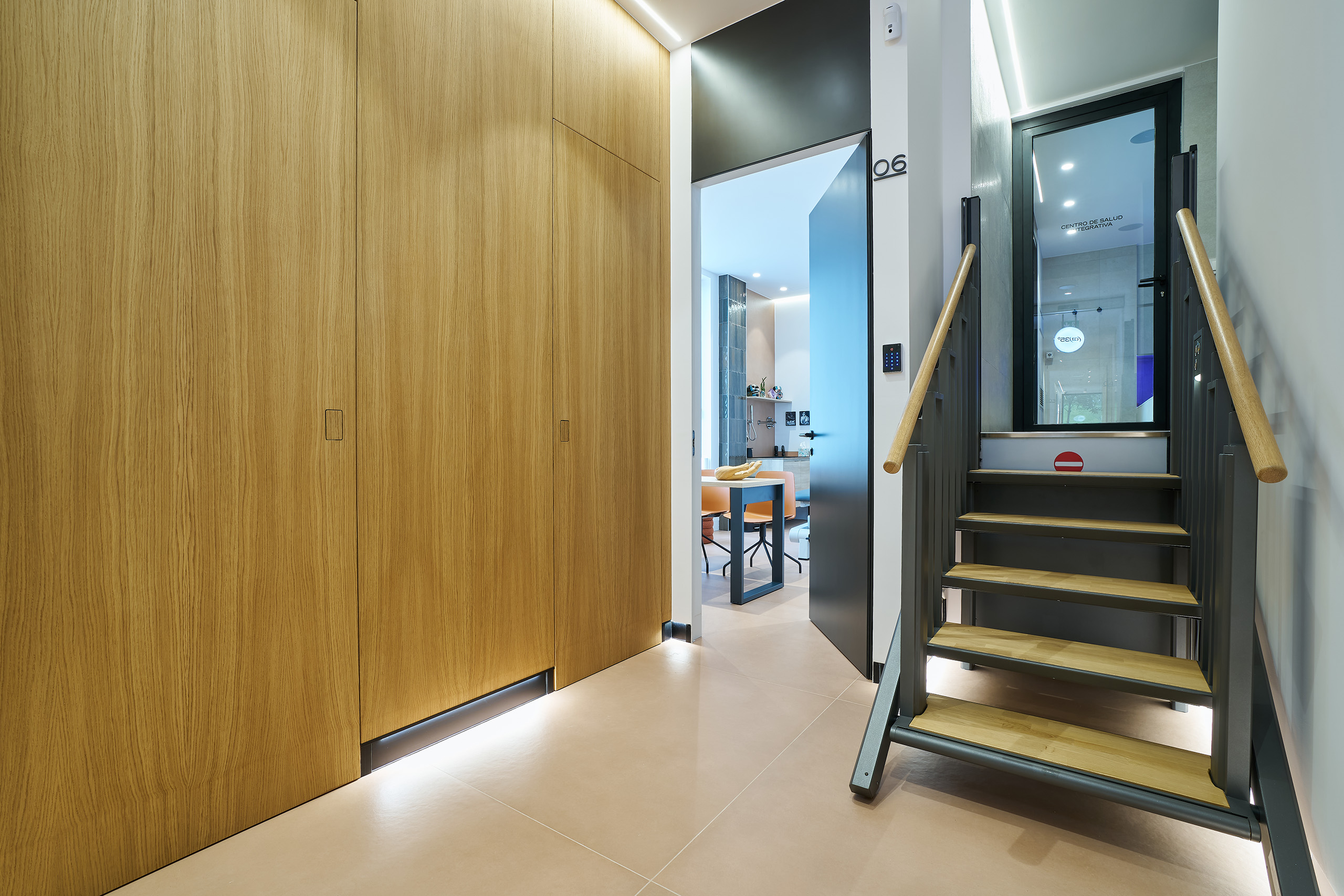 Plataforma acceso piscina terapéutica. Orgánica